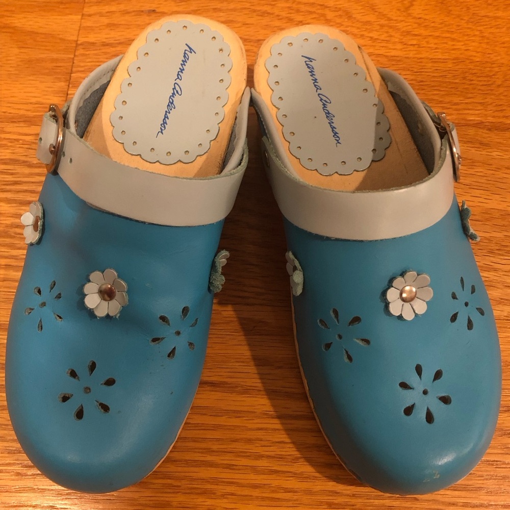 Hanna Anderson Girls Size 33 Swedish Blue Flower Leather Slingback Wood-Kids